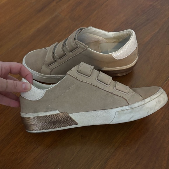 Dolce Vita Sneakers - Picture 5 of 8